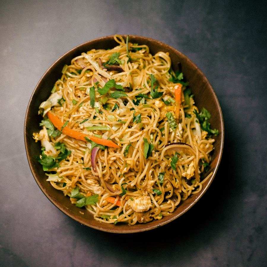 Wok tossed Hakka noodles